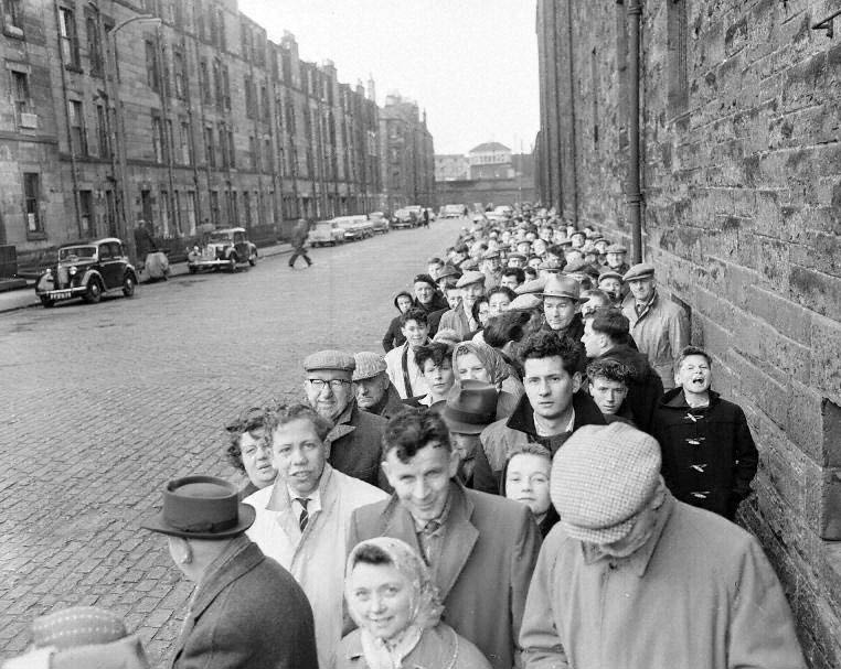 1958 11-2-58 fans ticket queue