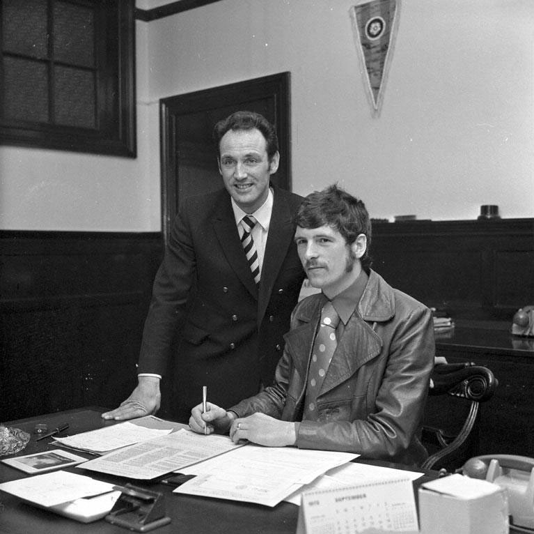 Drew Busby signs for Hearts