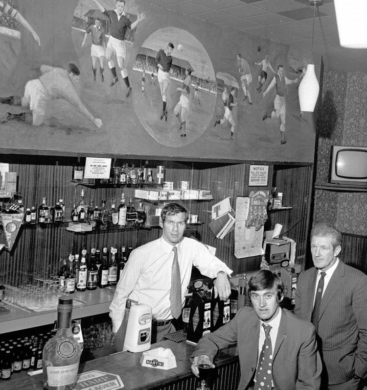 Alan Anderson behind the bar