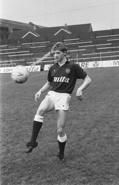 Alan Moore signs to Hearts, 1986 01