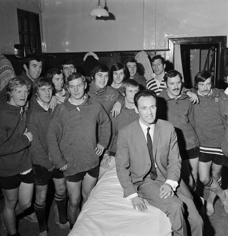 Bobby Seith meets Hearts players