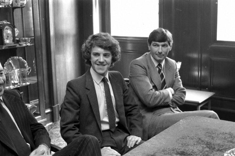 Tony Ford signs as manager Tynecastle July 1981 Gerry McCoy