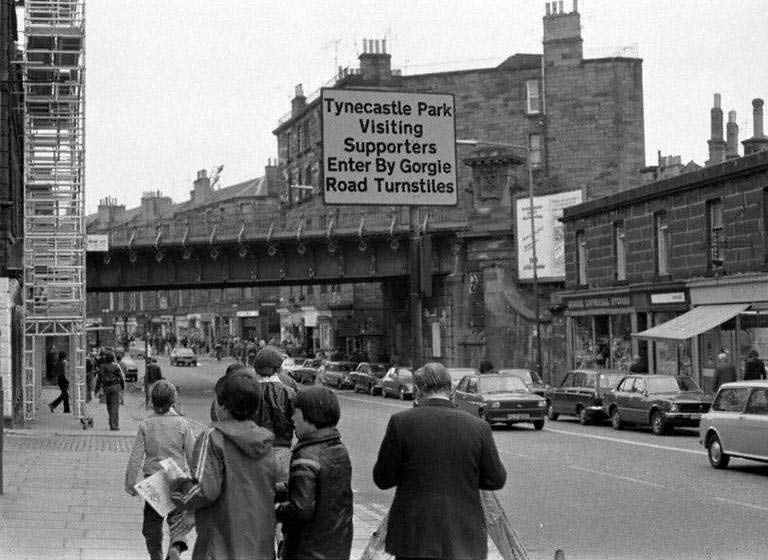 1978 gorgie road signs for tynecastle