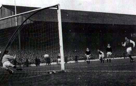 Mon 02 Jan 1967 Hearts 0 Hibernian 0 1st save from penalty