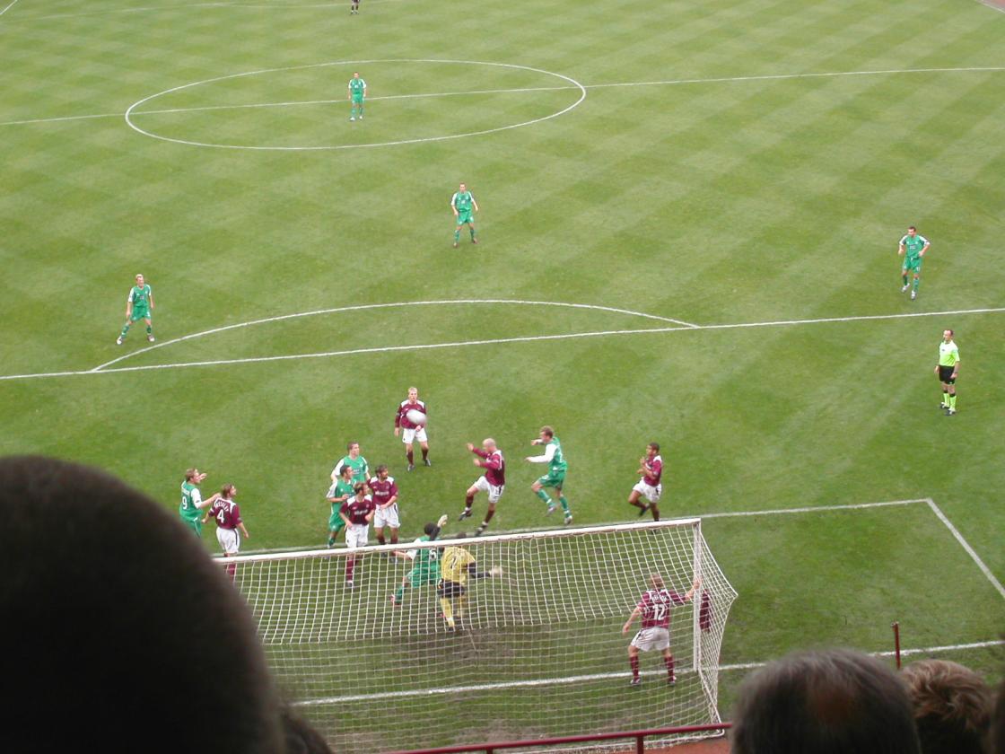 Sun 24 Oct 2004  Hearts 2  Hibernian 1 